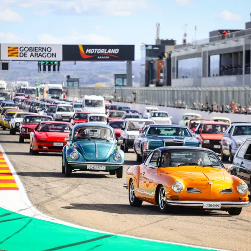 MotorLand Classic Festival cierra con una espectacular Parade repleta de clásicos de la historia del motor