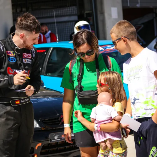 El NAPA Racing Weekend llega a MotorLand Aragón comenzando su fiesta con la firma de pilotos en Alcampo Alcañiz