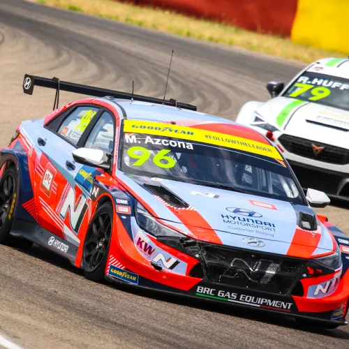 Mikel Azcona remonta y gana el WTCR Race Spain en MotorLand Aragón