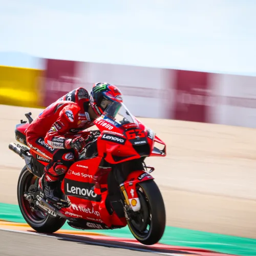 Francesco Bagnaia, Sam Lowes y Darryn Binder se llevan las poles del sábado en el Gran Premio TISSOT de MotoGP.
