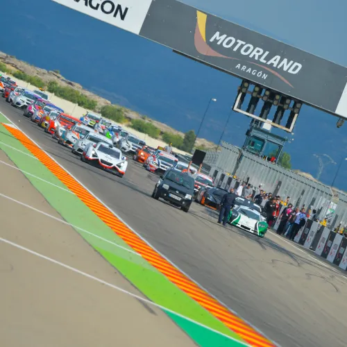 Emociones fuertes en MotorLand con las 9 carreras del Racing Weekend este fin de semana 