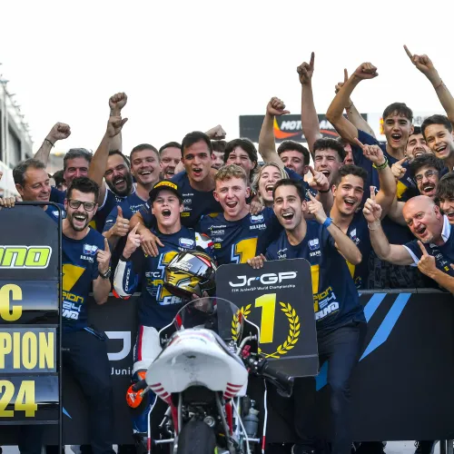 Carlos Cano se proclama campeón de la ETC en un intenso día de carreras del FIM JuniorGP en MotorLand Aragón