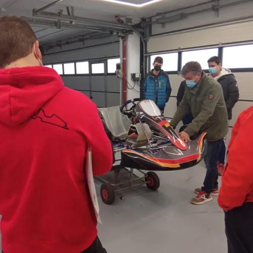 Los futuros Oficiales del motor se examinan en Motorland Aragón para la nueva temporada deportiva.