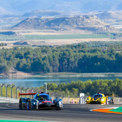El público disfruta del primer día de carreras en las 4 Horas de Aragón de la European Le Mans Series