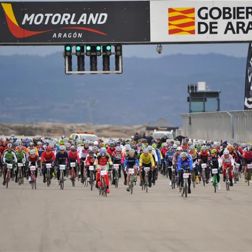 Las bicicletas conquistan MotorLand en el arranque de La Invernal