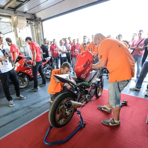 La III Competición Internacional MotoStudent reunió  a más de 400 alumnos de 30 universidades en MotorLand 