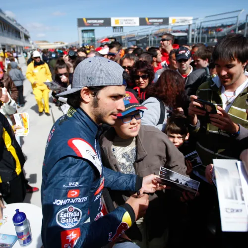 Carlos Sainz al volante del F1 Red Bull RB8, invitado estrella de las World Series en MotorLand