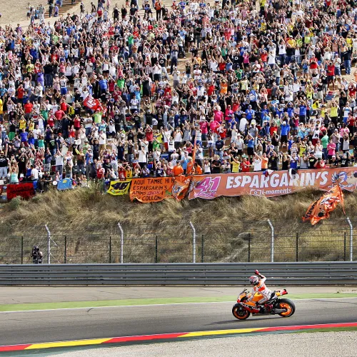 Los clubs de fans de los pilotos del mundial de MotoGP animarán en las gradas de MotorLand