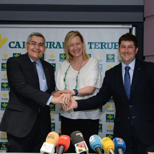 Caja Rural de Teruel renueva el patrocinio del Club de Oficiales de MotorLand hasta 2017