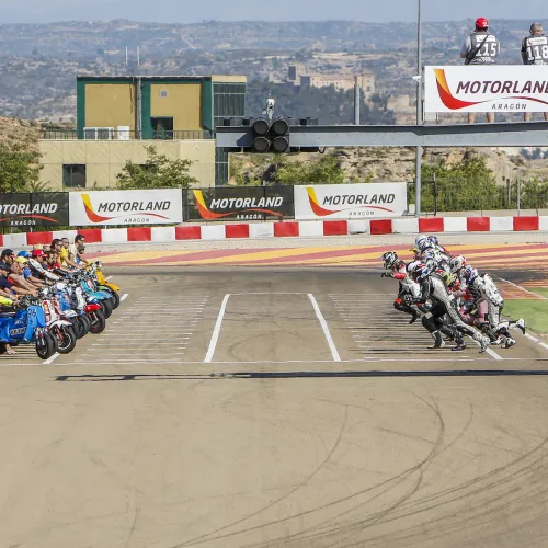 Las Vespas toman MotorLand durante 6h, con victoria para el Equipo del amor
