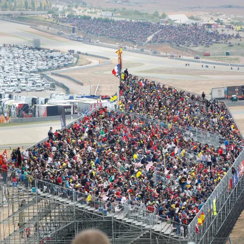 Los clubs de fans de los pilotos del mundial de MotoGP animarán en las gradas de MotorLand