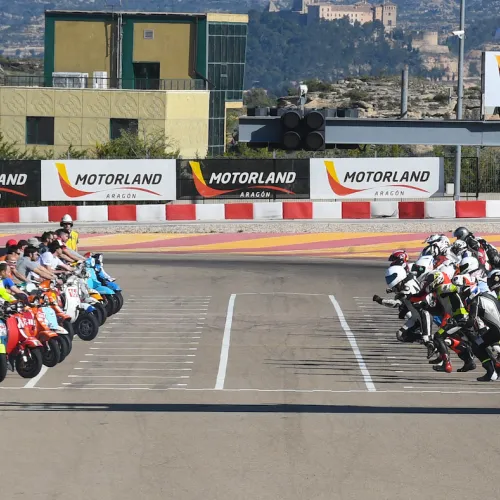 Las Vespas, protagonistas del fin de semana en MotorLand Aragón