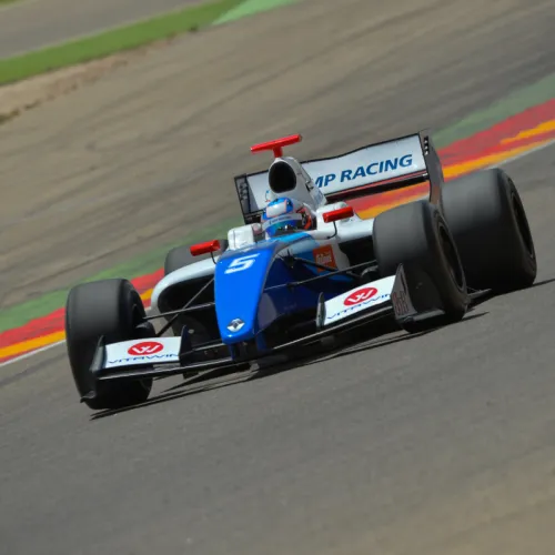 World Series en MotorLand: la igualdad en pista y la exhibición de F1 pusieron la emoción en la jornada del sábado 