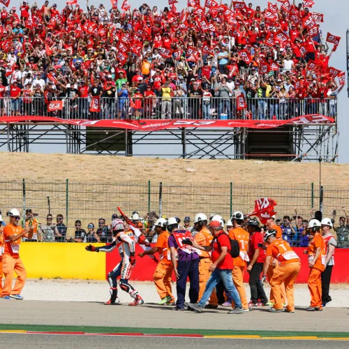 Los clubs de fans de los pilotos del mundial de MotoGP añadirán colorido a las gradas de MotorLand
