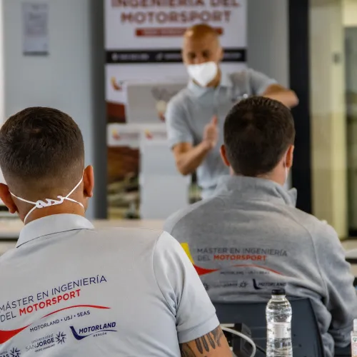 Los alumnos del Máster de Ingeniería del Motorsport aprenden desde el box la actividad de un equipo de WSBK.