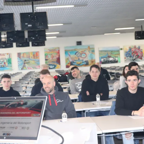 Los alumnos de la 3ª Edición del Máster en Ingeniería del Motorsport asisten a su primera sesión presencial en Motorland Aragón