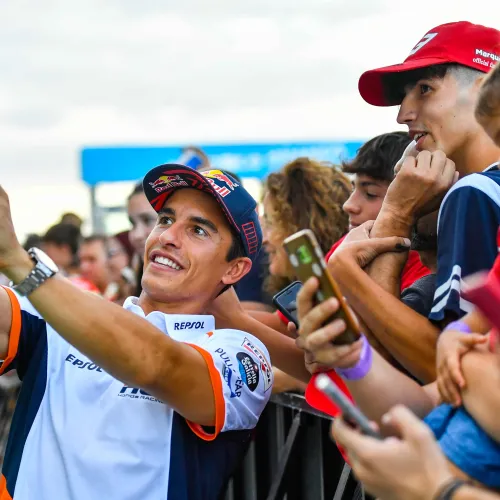 Multitudinario pit lane walk para comenzar el Gran Premio Animoca Brands de Aragón de MotoGP