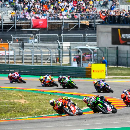 Álvaro Bautista, líder de la Round Aragón, doblete en las dos carreras del domingo celebradas en Motorland.