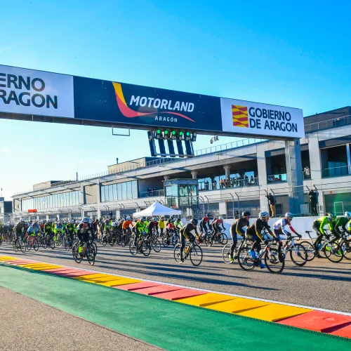 Pedales, cadena y piñón a punto en el primer día de La Invernal de MotorLand
