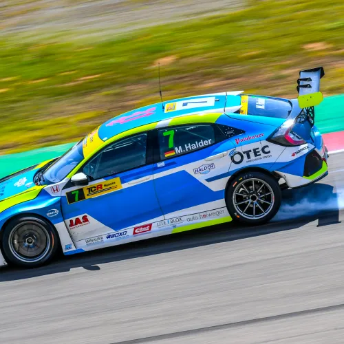 Diez horas de pista, nueve carreras y cinco campeonatos en un fin de semana. Así ha sido el Racing Weekend en Motorland Aragón.