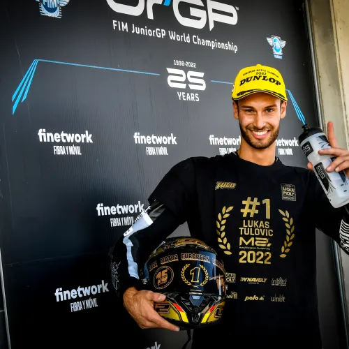 El alemán Lukas Tulovic lo gana todo en Motorland Aragón y se lleva el título de Moto2 en el FIM JuniorGP