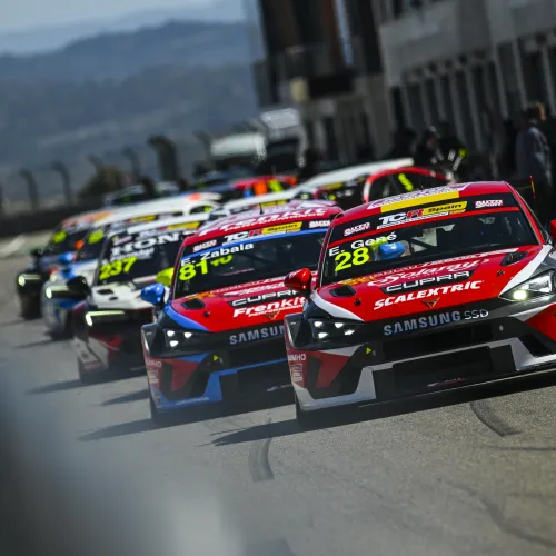 Llega un domingo de emociones fuertes a MotorLand con 9 carreras y el gran ambiente del Racing Weekend