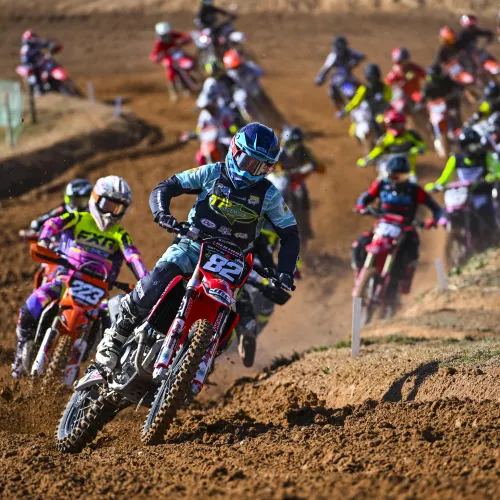 Los pilotos del CEMX regalan a la afición otro espectacular día de carreras en el circuito de tierras de Motorland Aragón 