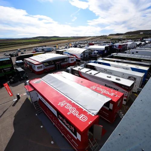 Las Superbikes calientan motores en MotorLand antes del primer día de acción en pista 