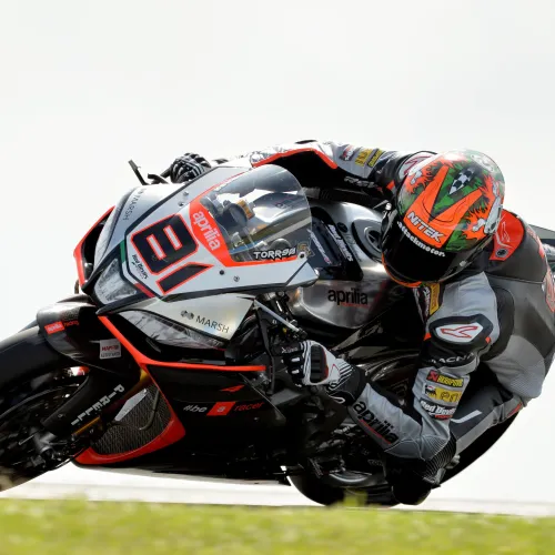 Los seis pilotos españoles frente a un intratable Rea en la cita de Superbikes en MotorLand