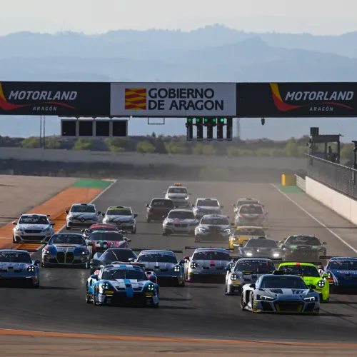 La emoción del GT-CET protagoniza un espectacular Trofeo de Velocidad en MotorLand Aragón