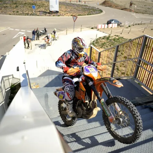 La MotorLand X-Race más multitudinaria arranca con García, Galindo y Mena en el podium de la Xtreme